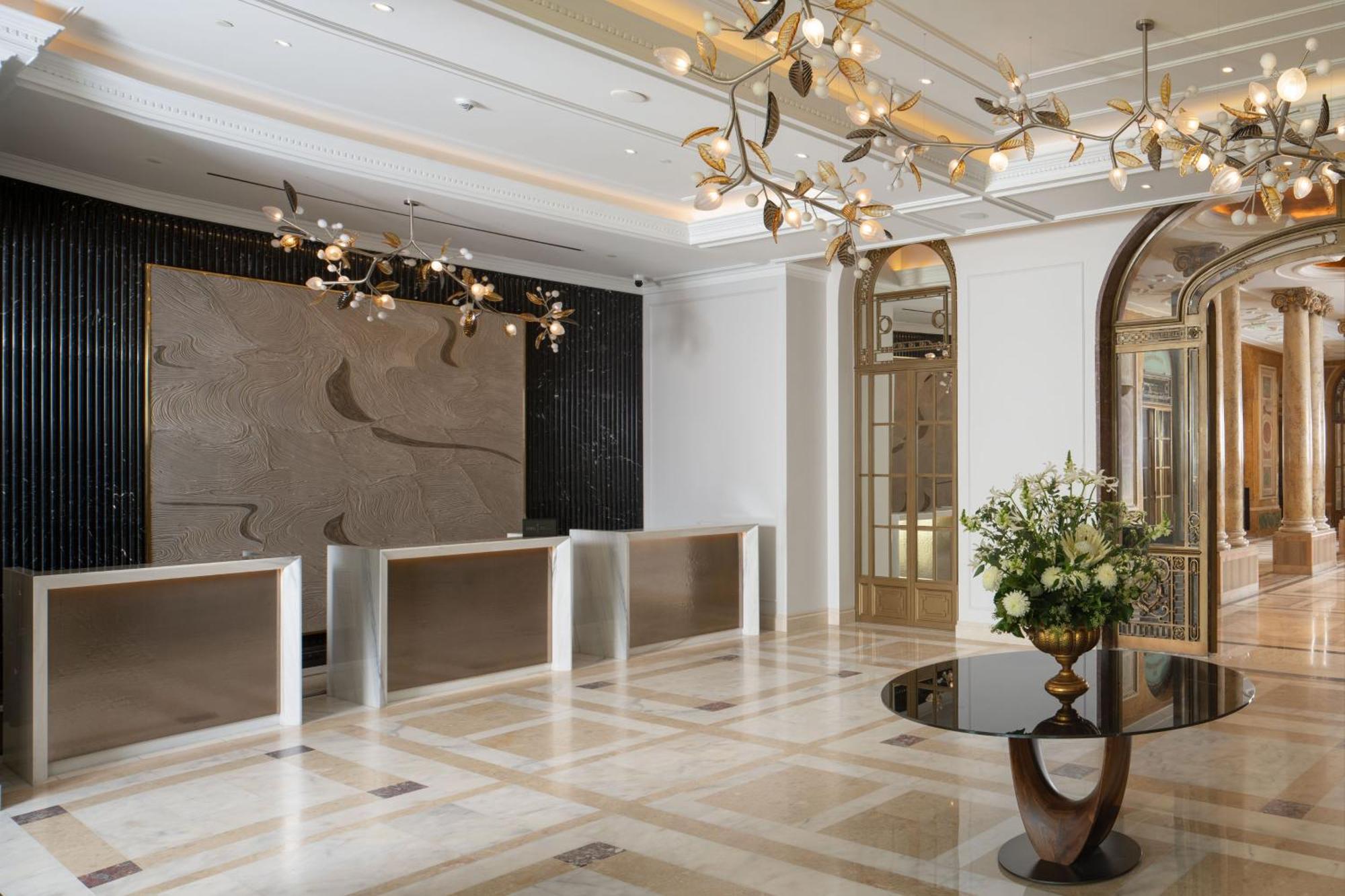Intercontinental Athenee Palace Bucharest, An Ihg Hotel Dış mekan fotoğraf The lobby of the hotel